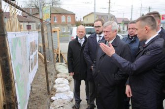 Аварии на коллекторе: в городе Таганроге, продолжается ремонт системы водоснабжения.