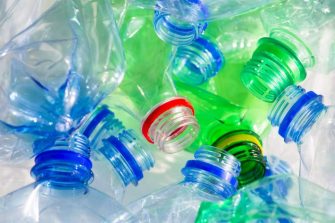в России запретят использование несколько видов пластиковой упаковки.
