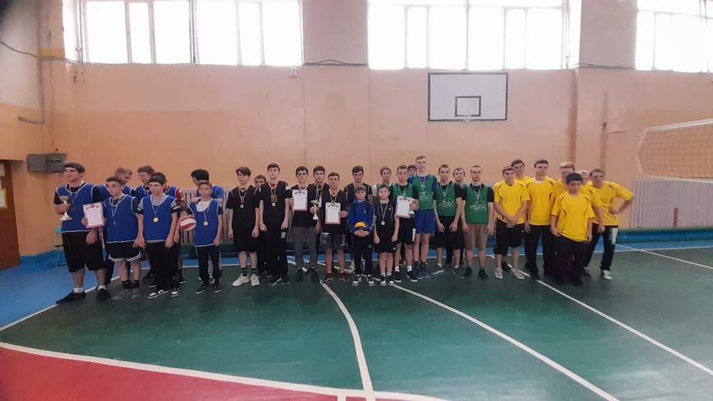 Результаты волейбольного турнира среди школьников Дубовского района.