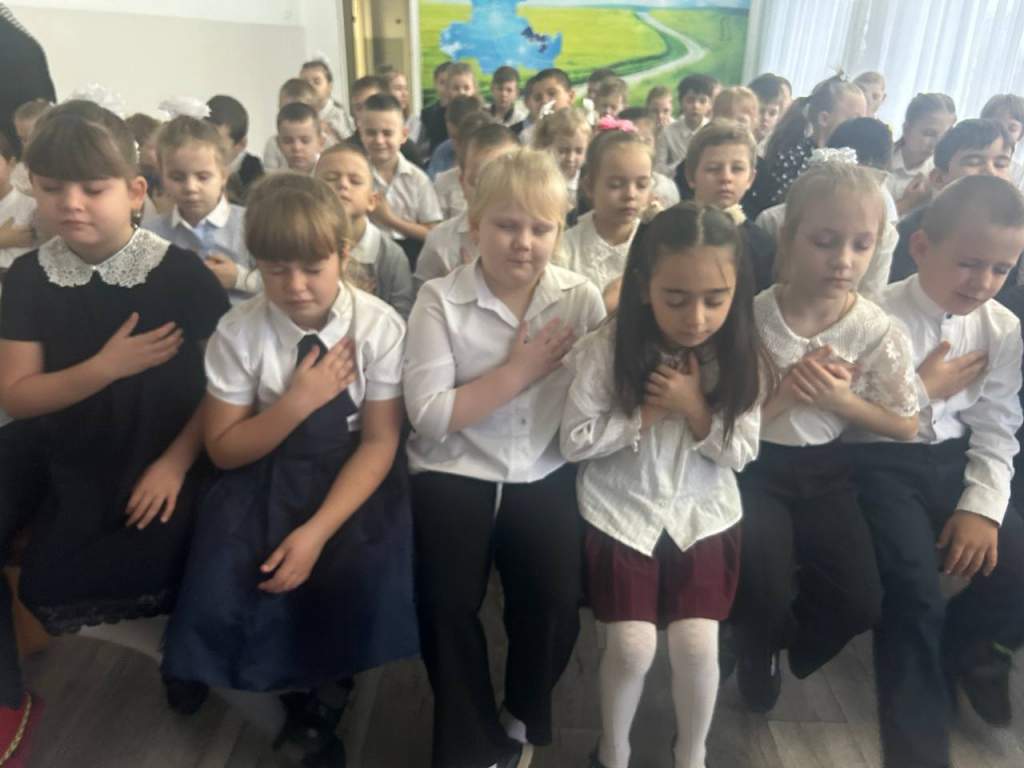 В Дубовской начальной школе отметили День волонтера.